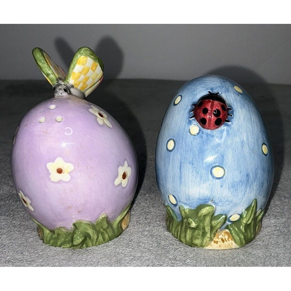 Vintage‎ Sakura Easter Egg Salt And Pepper Shakers 3"